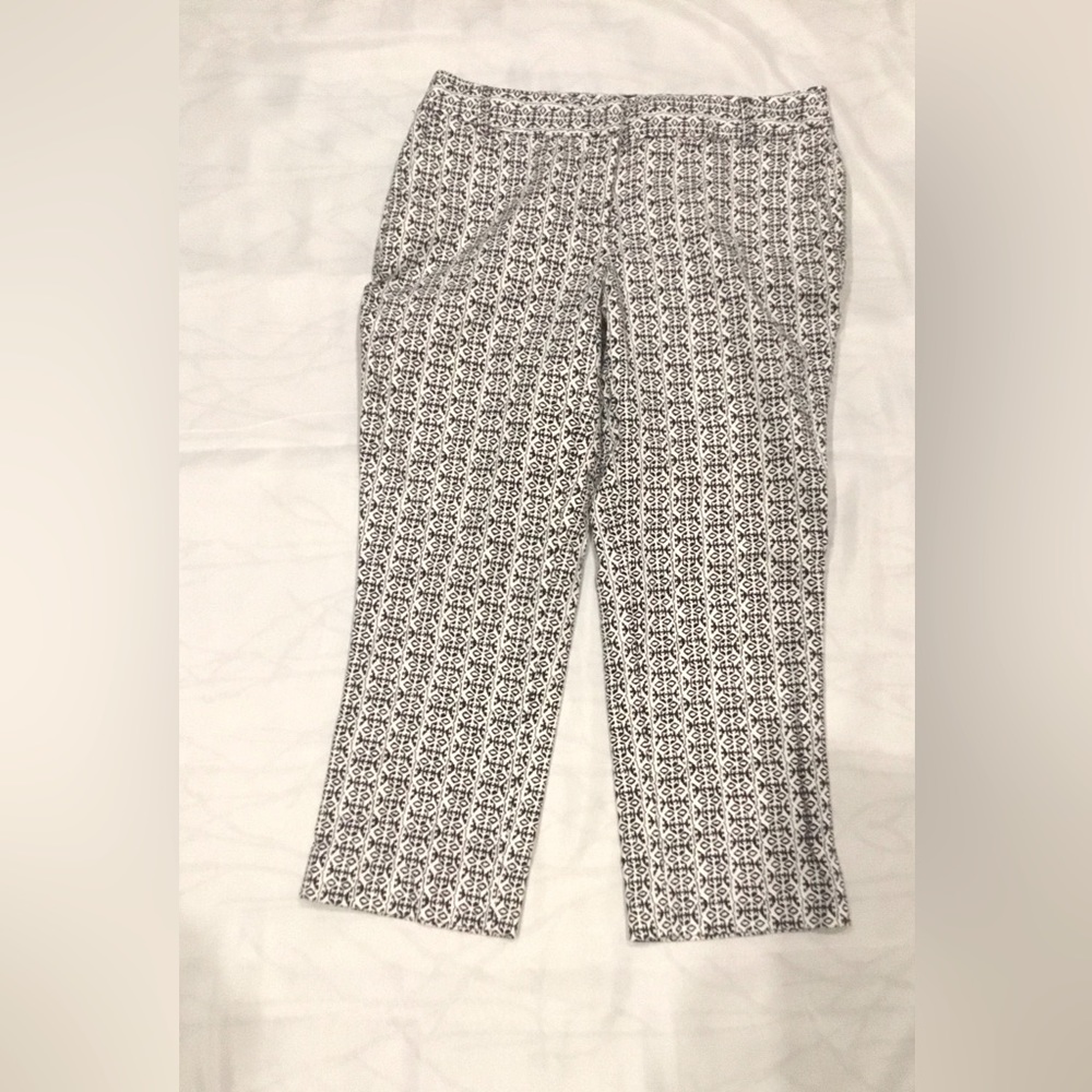 Kenar size 4 patterned black and white stretch pant